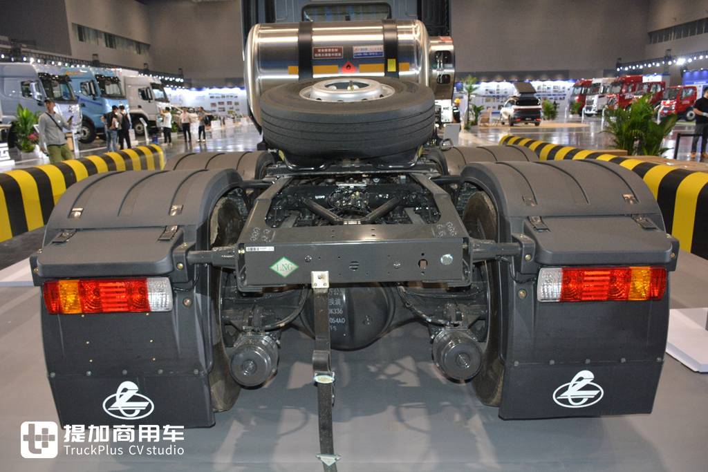 节气5%,高端燃气车新体验,乘龙HK 630马力LNG牵引车实拍 - 第21张 - 提加商用车网 节气5%,高端燃气车新体验,乘龙HK 630马力LNG牵引车实拍 - 第21张