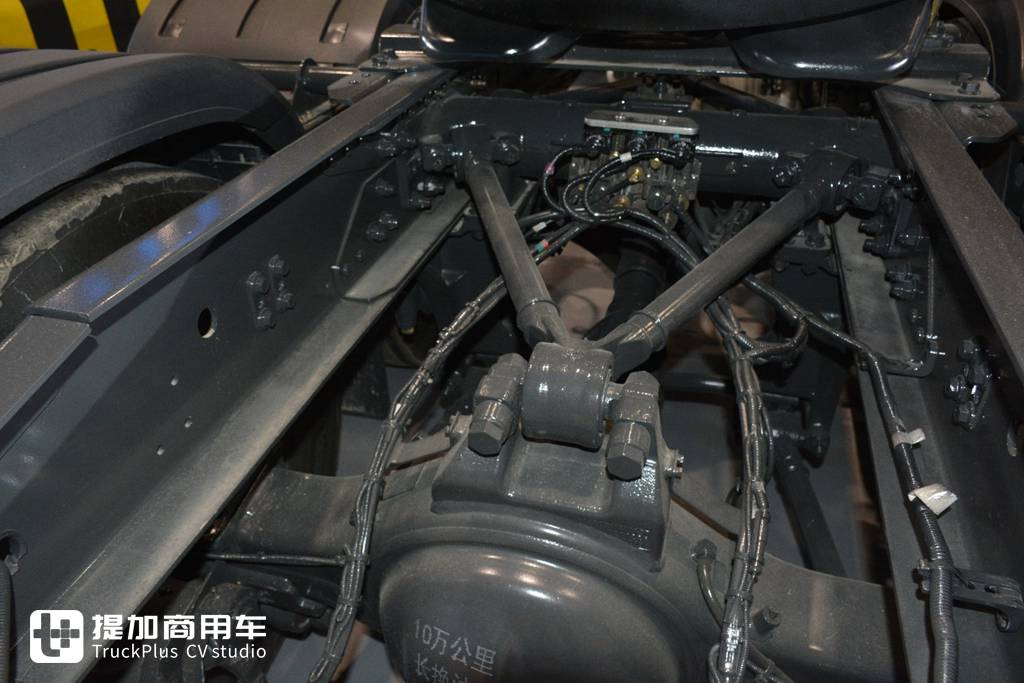 节气5%,高端燃气车新体验,乘龙HK 630马力LNG牵引车实拍 - 第22张 - 提加商用车网 节气5%,高端燃气车新体验,乘龙HK 630马力LNG牵引车实拍 - 第22张