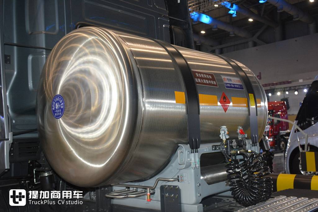 节气5%,高端燃气车新体验,乘龙HK 630马力LNG牵引车实拍 - 第23张 - 提加商用车网 节气5%,高端燃气车新体验,乘龙HK 630马力LNG牵引车实拍 - 第23张