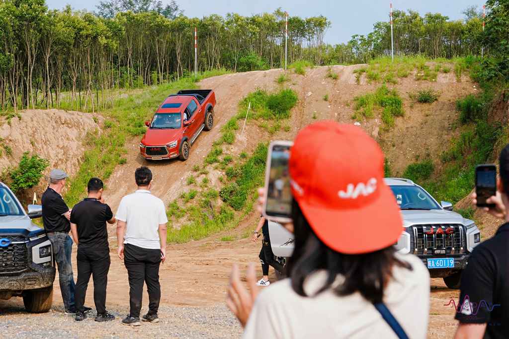 JAC DAY 2025:以“向往”为引擎,书写中国皮卡的创新传奇 - 第3张 - 提加商用车网 JAC DAY 2025:以“向往”为引擎,书写中国皮卡的创新传奇 - 第3张