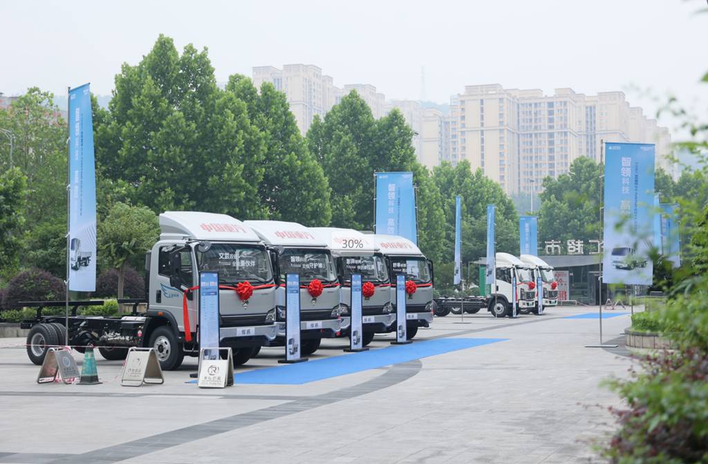 智驭山城 创富领航!2025款悍将携硬核科技闪耀重庆,开启西部城配新纪元! - 第3张 - 提加商用车网 智驭山城 创富领航!2025款悍将携硬核科技闪耀重庆,开启西部城配新纪元! - 第3张