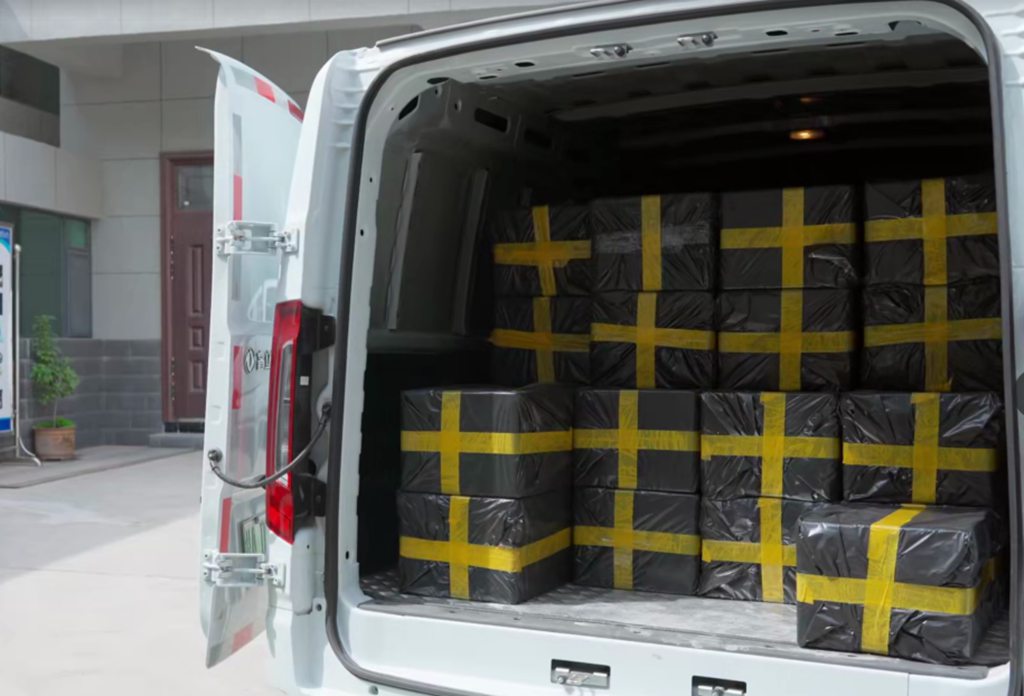 毕业季货运好帮手，不限行的电动物流车——东风睿立达助力司机轻松创收 - 第3张