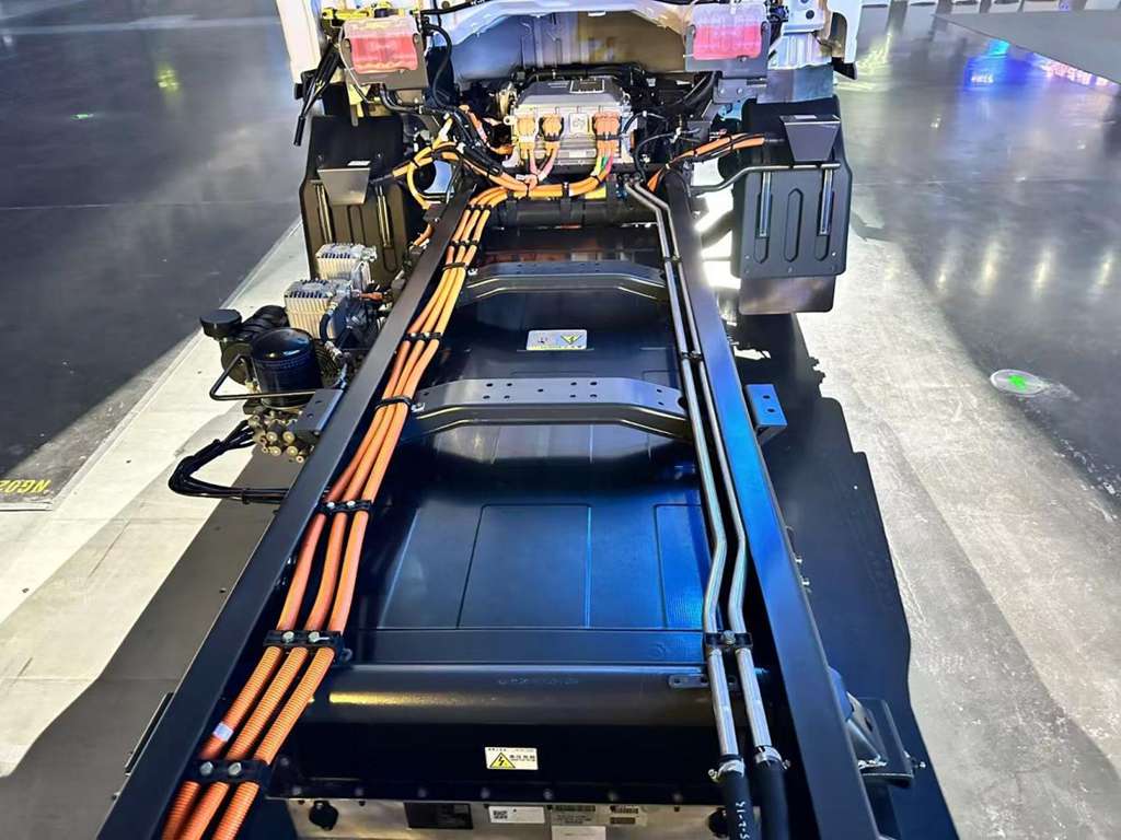 充电快、拉得多、跑得远!乘龙翼威2电动轻卡太能赚! - 第3张 - 提加商用车网 充电快、拉得多、跑得远!乘龙翼威2电动轻卡太能赚! - 第3张