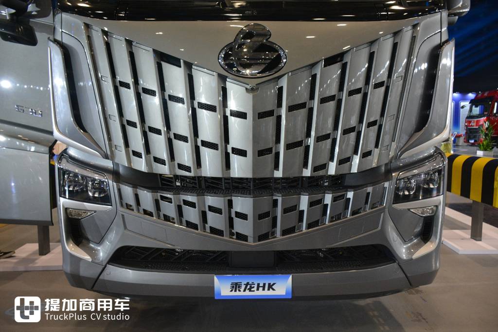 节气5%,高端燃气车新体验,乘龙HK 630马力LNG牵引车实拍 - 第3张 - 提加商用车网 节气5%,高端燃气车新体验,乘龙HK 630马力LNG牵引车实拍 - 第3张