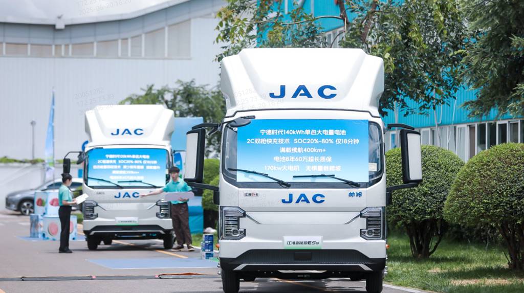 从油表告急到电量满格:一位昆明卡友的新能源“逆袭路” - 第4张 - 提加商用车网 从油表告急到电量满格:一位昆明卡友的新能源“逆袭路” - 第4张