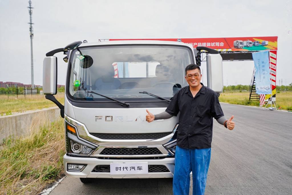 驰骋专业赛道 见证时代焕新|—时代汽车FORLAND新标产品媒体试驾会圆满举行 - 第5张 - 提加商用车网 驰骋专业赛道 见证时代焕新|—时代汽车FORLAND新标产品媒体试驾会圆满举行 - 第5张