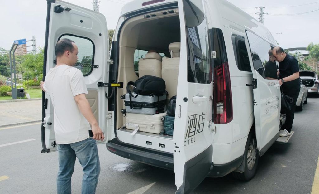 兄弟创业开酒店:选聚星EV当接驳车,客人从机场出来就说“这趟值了” - 第5张 - 提加商用车网 兄弟创业开酒店:选聚星EV当接驳车,客人从机场出来就说“这趟值了” - 第5张