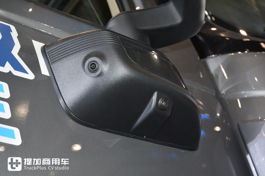 节气5%,高端燃气车新体验,乘龙HK 630马力LNG牵引车实拍 - 第6张 - 提加商用车网 节气5%,高端燃气车新体验,乘龙HK 630马力LNG牵引车实拍 - 第6张