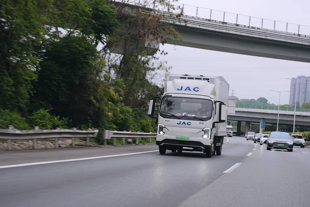 大电量=长续航?深圳江淮新能源轻卡ES9冷藏车车主张师傅有话说:不要玩数字游戏 - 第7张 - 提加商用车网 大电量=长续航?深圳江淮新能源轻卡ES9冷藏车车主张师傅有话说:不要玩数字游戏 - 第7张