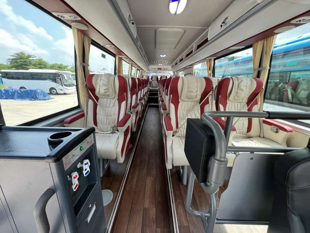 助力高原旅游新体验,42台金龙旅游大巴批量交付拉萨 - 第2张 - 提加商用车网 助力高原旅游新体验,42台金龙旅游大巴批量交付拉萨 - 第2张
