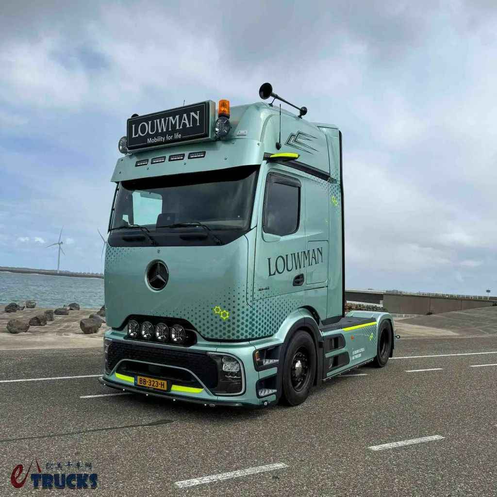 低风阻旗舰结合经典改装!这是欧洲未来卡车改装的样子?实拍第二代奔驰Actros L了解一下 - 第2张 - 提加商用车网 低风阻旗舰结合经典改装!这是欧洲未来卡车改装的样子?实拍第二代奔驰Actros L了解一下 - 第2张