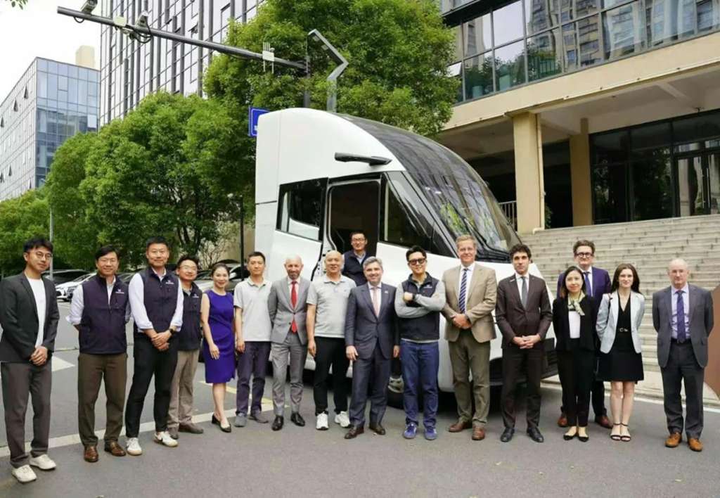 法国驻沪总领事访问苇渡科技,助力新能源重卡加速欧洲交付 - 第1张 - 提加商用车网 法国驻沪总领事访问苇渡科技,助力新能源重卡加速欧洲交付 - 第1张