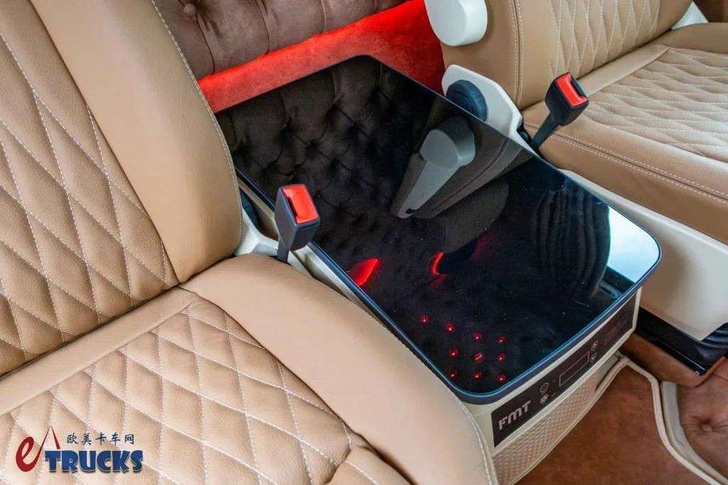 爆改曼恩TGE厢货的天花板!这么豪华的外观内饰您见过没? - 第16张 - 提加商用车网 爆改曼恩TGE厢货的天花板!这么豪华的外观内饰您见过没? - 第16张