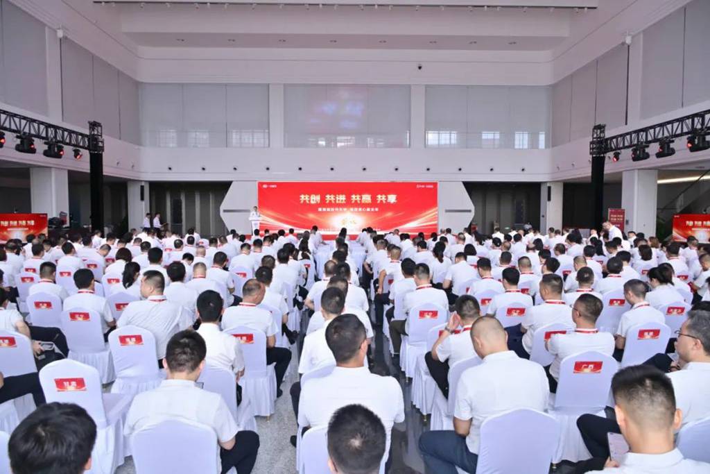 一汽解放2025年中渠道沟通会青岛中重型车分会隆重召开 - 第2张 - 提加商用车网 一汽解放2025年中渠道沟通会青岛中重型车分会隆重召开 - 第2张
