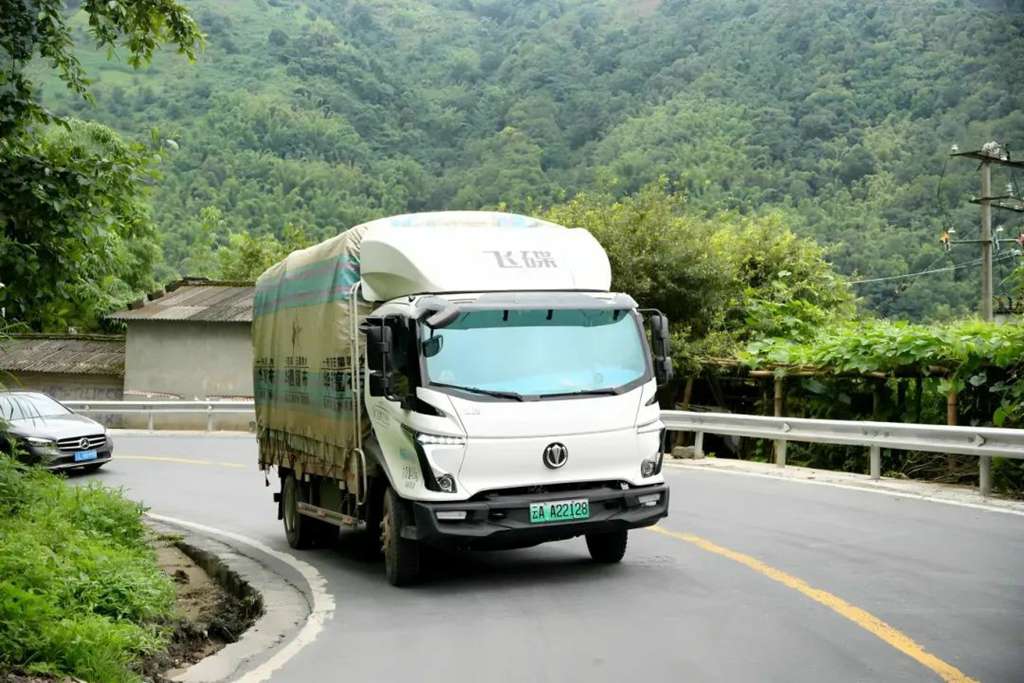 从负债百万到月入3万,飞碟EW7 助力彝族货运司机破局新生 - 第3张 - 提加商用车网 从负债百万到月入3万,飞碟EW7 助力彝族货运司机破局新生 - 第3张