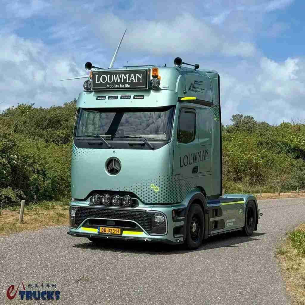 低风阻旗舰结合经典改装!这是欧洲未来卡车改装的样子?实拍第二代奔驰Actros L了解一下 - 第3张 - 提加商用车网 低风阻旗舰结合经典改装!这是欧洲未来卡车改装的样子?实拍第二代奔驰Actros L了解一下 - 第3张