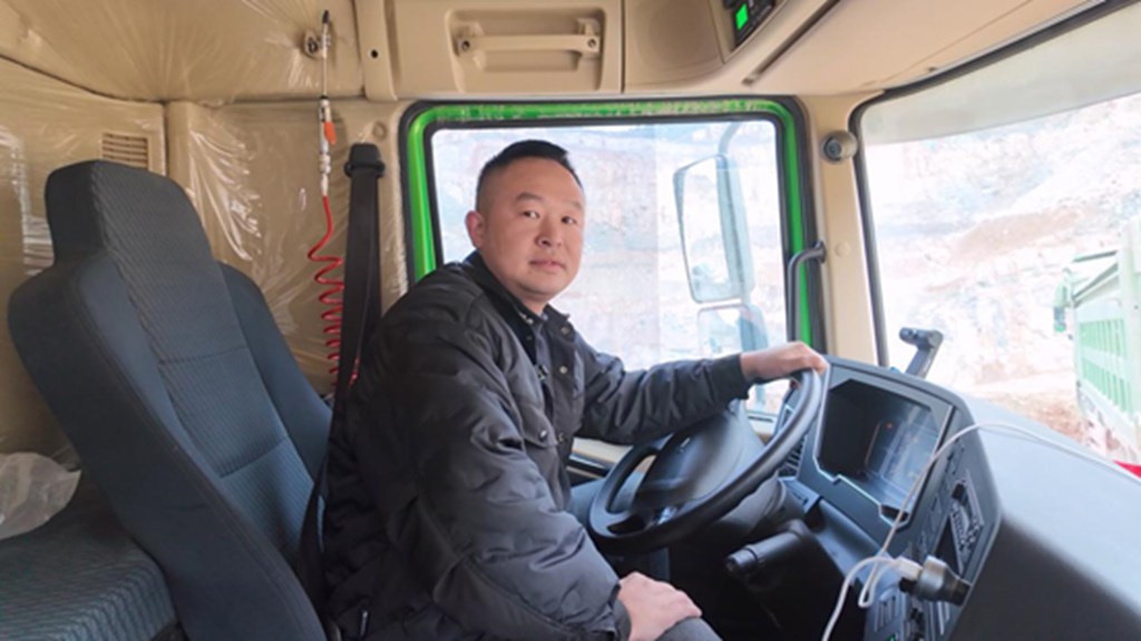 以家庭为油门 以安全作导航,看联合重卡电金刚如何帮助80后运输人玩转矿区运输? - 第1张 - 提加商用车网 以家庭为油门 以安全作导航,看联合重卡电金刚如何帮助80后运输人玩转矿区运输? - 第1张