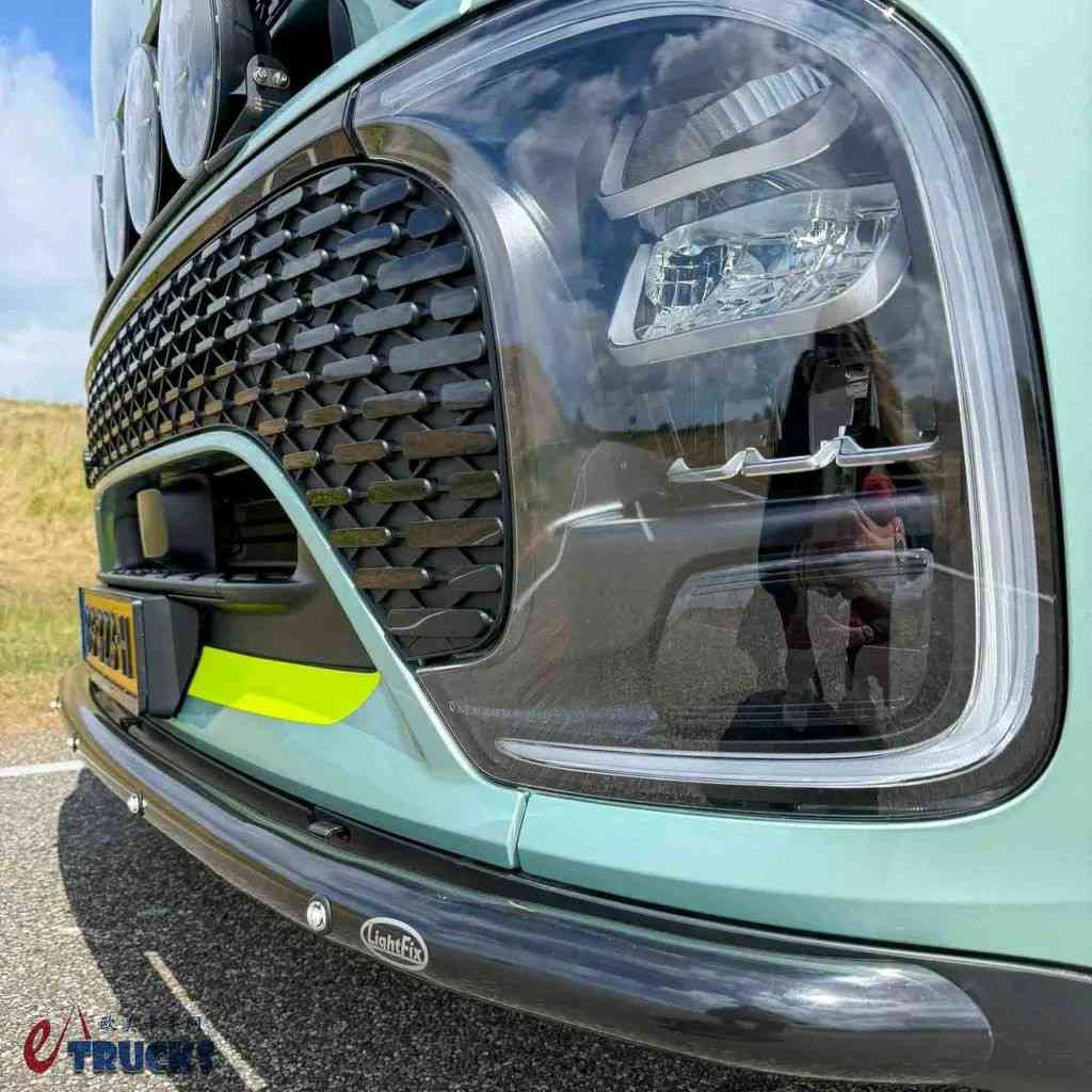 低风阻旗舰结合经典改装!这是欧洲未来卡车改装的样子?实拍第二代奔驰Actros L了解一下 - 第5张 - 提加商用车网 低风阻旗舰结合经典改装!这是欧洲未来卡车改装的样子?实拍第二代奔驰Actros L了解一下 - 第5张