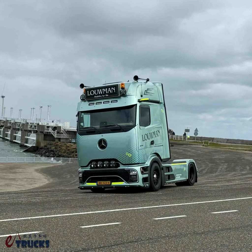 低风阻旗舰结合经典改装!这是欧洲未来卡车改装的样子?实拍第二代奔驰Actros L了解一下 - 第1张 - 提加商用车网 低风阻旗舰结合经典改装!这是欧洲未来卡车改装的样子?实拍第二代奔驰Actros L了解一下 - 第1张