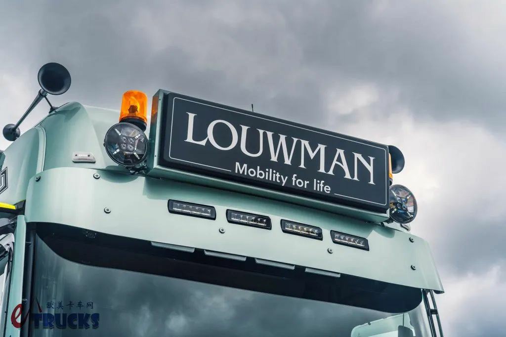 低风阻旗舰结合经典改装!这是欧洲未来卡车改装的样子?实拍第二代奔驰Actros L了解一下 - 第8张 - 提加商用车网 低风阻旗舰结合经典改装!这是欧洲未来卡车改装的样子?实拍第二代奔驰Actros L了解一下 - 第8张