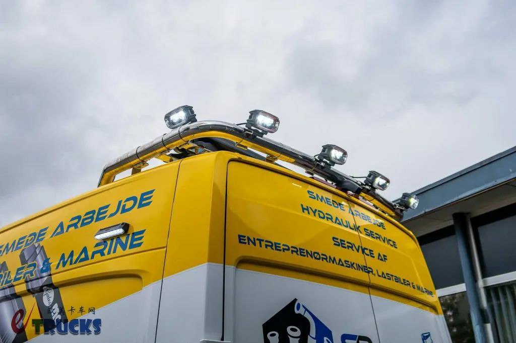 爆改曼恩TGE厢货的天花板!这么豪华的外观内饰您见过没? - 第8张 - 提加商用车网 爆改曼恩TGE厢货的天花板!这么豪华的外观内饰您见过没? - 第8张