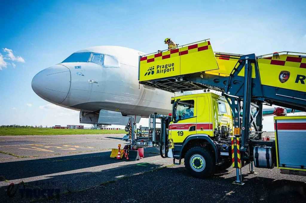 斯堪尼亚6×6底盘打造!航空安全守护神之一,卢森宝亚机场救援梯实拍 - 第9张 - 提加商用车网 斯堪尼亚6×6底盘打造!航空安全守护神之一,卢森宝亚机场救援梯实拍 - 第9张