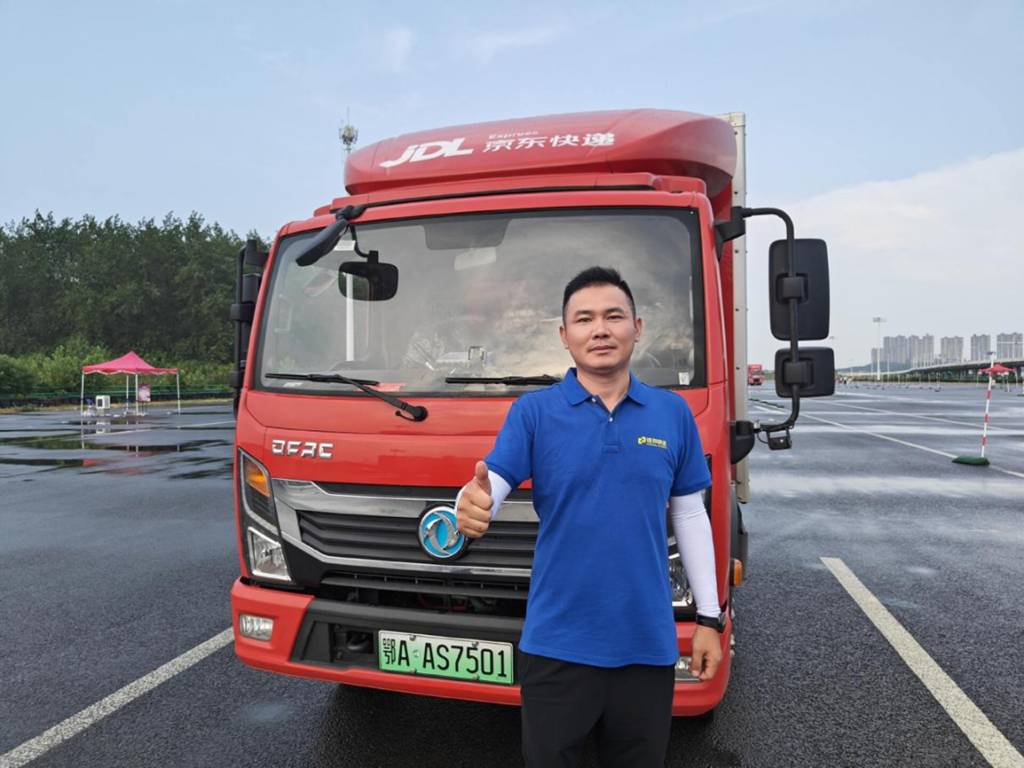 以实力圈粉!东风轻型车四大明星产品闪耀京东物流2025技能大赛总决赛 - 第10张 - 提加商用车网 以实力圈粉!东风轻型车四大明星产品闪耀京东物流2025技能大赛总决赛 - 第10张