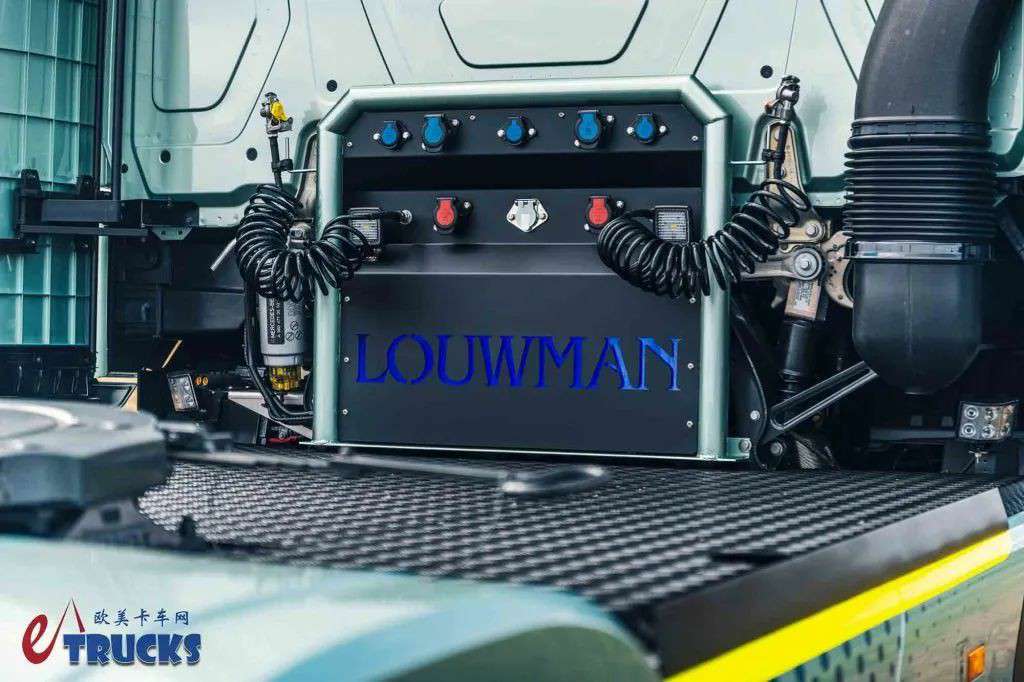 低风阻旗舰结合经典改装!这是欧洲未来卡车改装的样子?实拍第二代奔驰Actros L了解一下 - 第10张 - 提加商用车网 低风阻旗舰结合经典改装!这是欧洲未来卡车改装的样子?实拍第二代奔驰Actros L了解一下 - 第10张