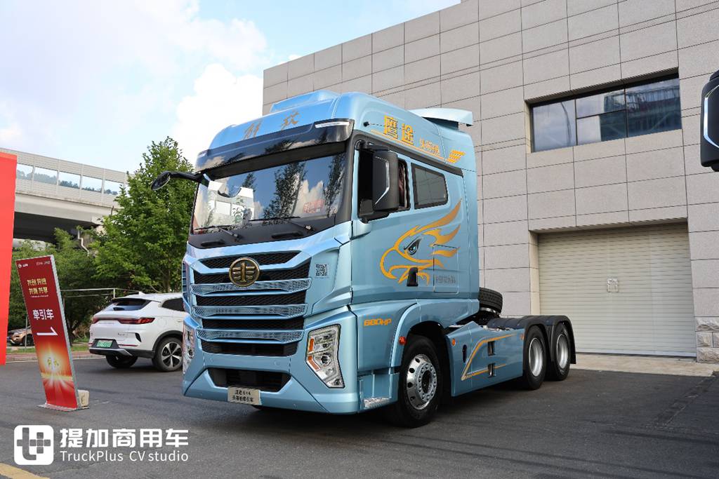全新鹰阵产品发布,鹰途再添三兄弟,一汽解放青汽年中会现场展车实拍 - 第2张 - 提加商用车网 全新鹰阵产品发布,鹰途再添三兄弟,一汽解放青汽年中会现场展车实拍 - 第2张