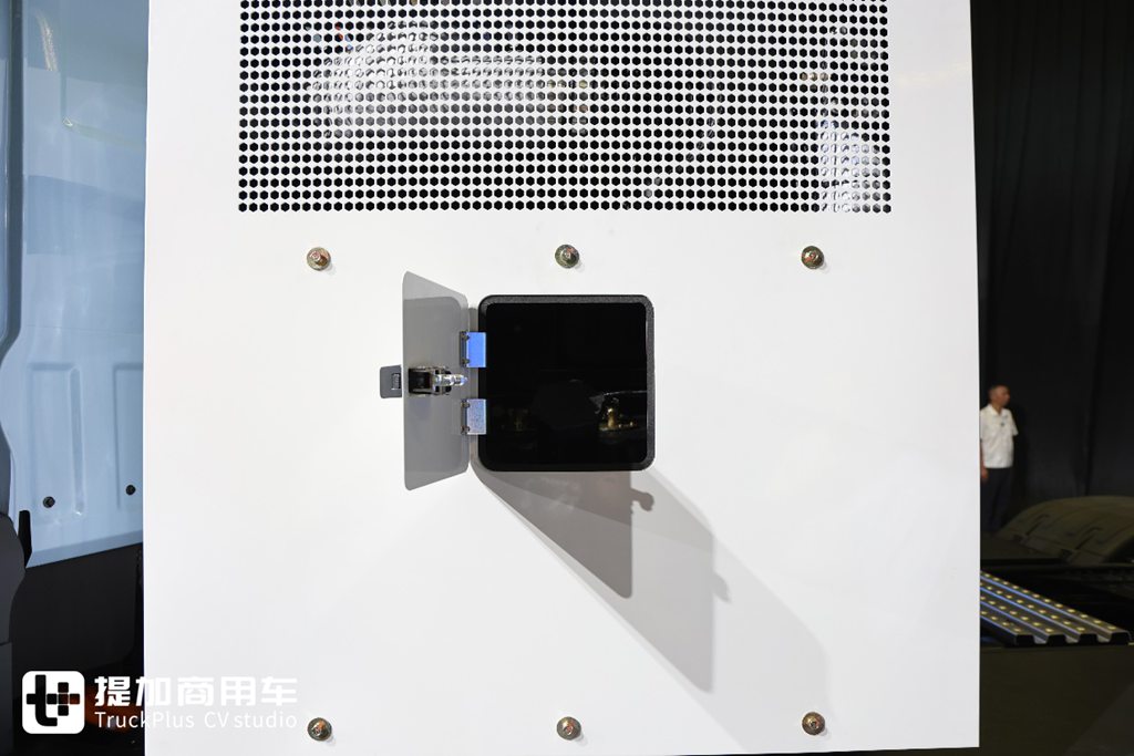 用400度电去干1000度电的续航,宇通T400RE全新增程重卡实拍 - 第5张 - 提加商用车网 用400度电去干1000度电的续航,宇通T400RE全新增程重卡实拍 - 第5张