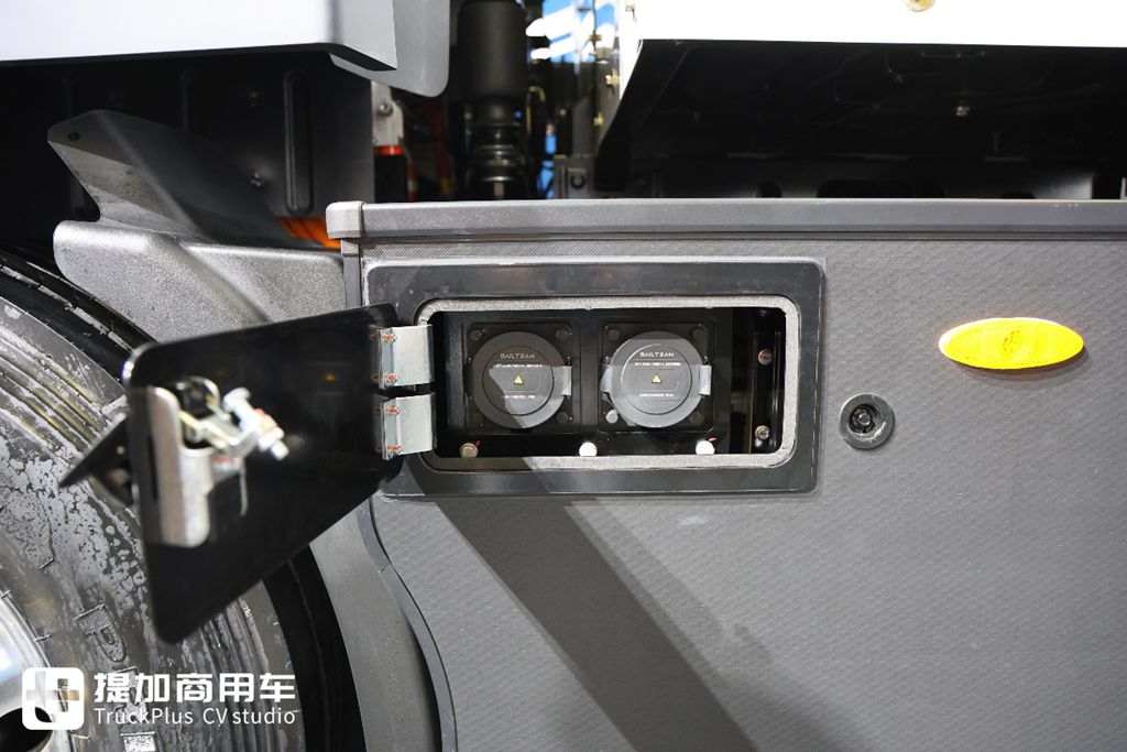 用400度电去干1000度电的续航,宇通T400RE全新增程重卡实拍 - 第10张 - 提加商用车网 用400度电去干1000度电的续航,宇通T400RE全新增程重卡实拍 - 第10张