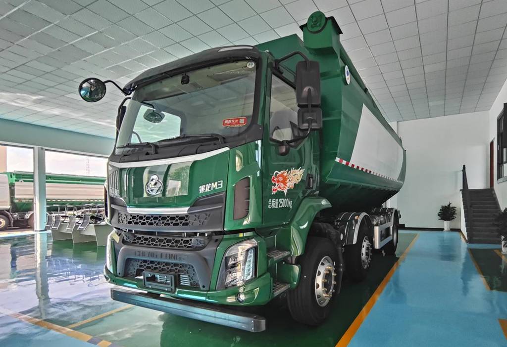 征服山路窄巷!乘龙M3三轴饲料车34m³巨无霸的灵动之躯 - 第1张 - 提加商用车网 征服山路窄巷!乘龙M3三轴饲料车34m³巨无霸的灵动之躯 - 第1张