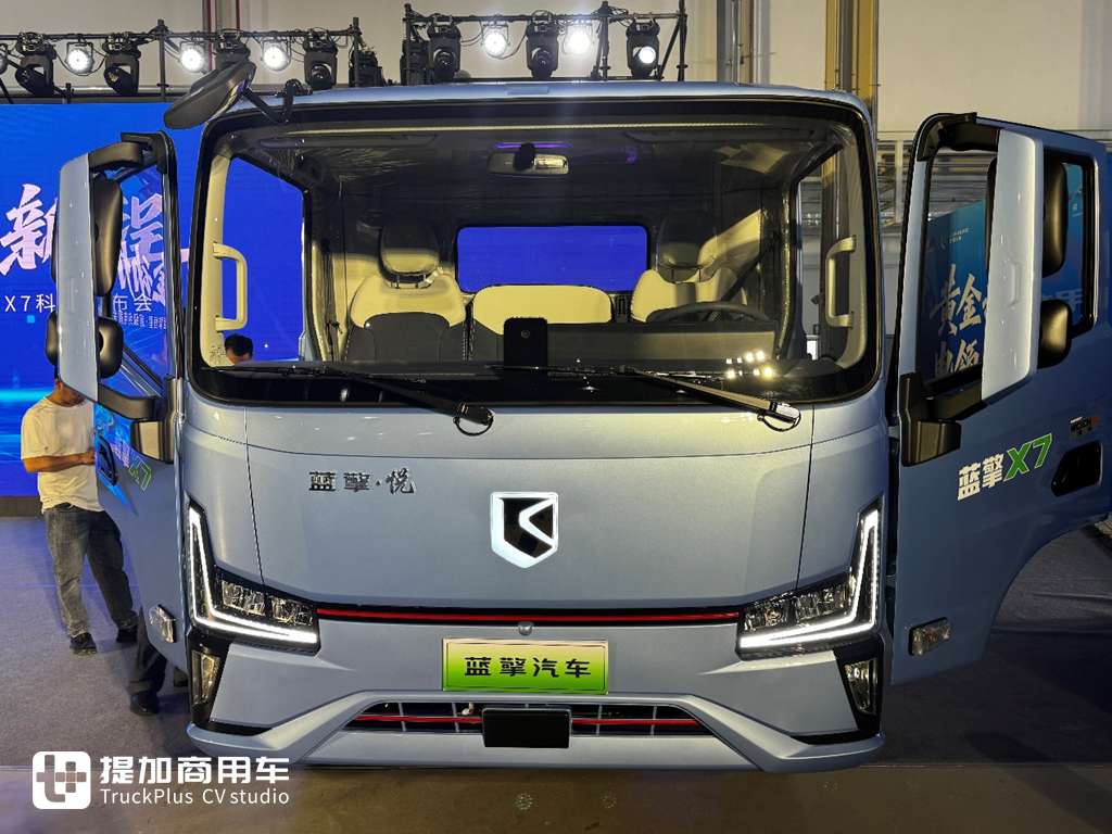 搭载恒星·超级纯电黄金动力平台,潍柴蓝擎高端新品X7电动轻卡实拍 - 第1张 - 提加商用车网 搭载恒星·超级纯电黄金动力平台,潍柴蓝擎高端新品X7电动轻卡实拍 - 第1张