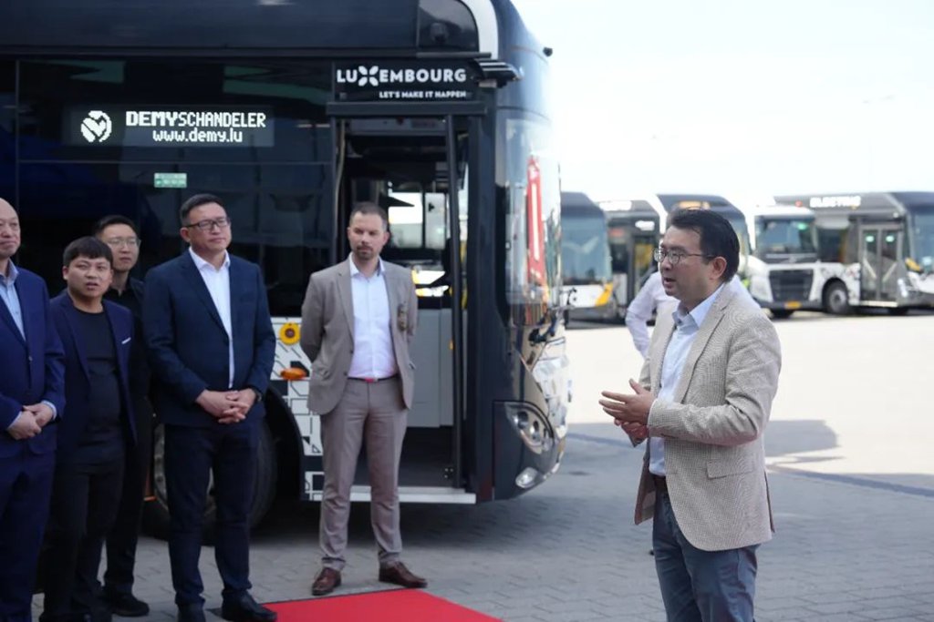 苏州金龙欧洲首个配件中心揭牌!中国驻卢森堡大使华宁出席 - 第1张 - 提加商用车网 苏州金龙欧洲首个配件中心揭牌!中国驻卢森堡大使华宁出席 - 第1张