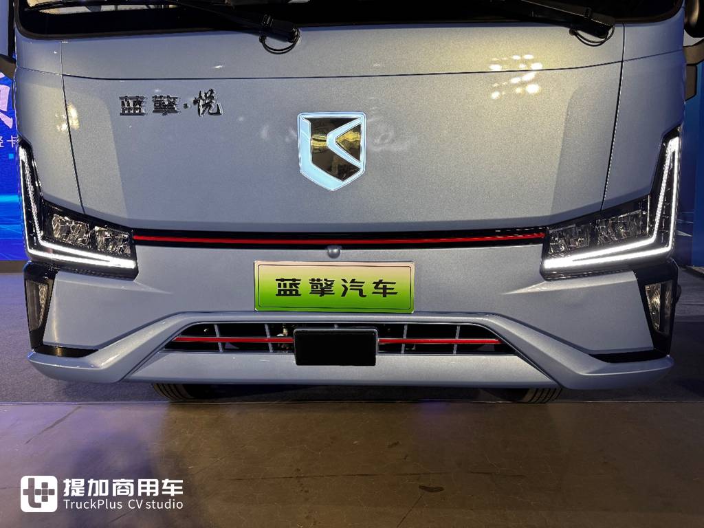 搭载恒星·超级纯电黄金动力平台,潍柴蓝擎高端新品X7电动轻卡实拍 - 第11张 - 提加商用车网 搭载恒星·超级纯电黄金动力平台,潍柴蓝擎高端新品X7电动轻卡实拍 - 第11张