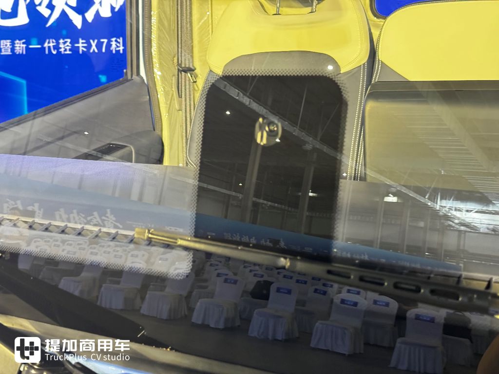 搭载恒星·超级纯电黄金动力平台,潍柴蓝擎高端新品X7电动轻卡实拍 - 第12张 - 提加商用车网 搭载恒星·超级纯电黄金动力平台,潍柴蓝擎高端新品X7电动轻卡实拍 - 第12张
