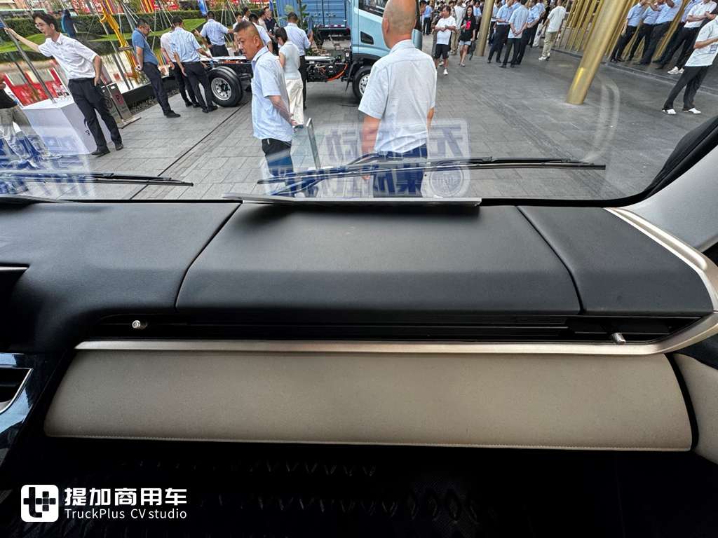 专攻长途运输,原厂高顶双卧驾驶室,宇通T6电动轻卡实拍 - 第13张 - 提加商用车网 专攻长途运输,原厂高顶双卧驾驶室,宇通T6电动轻卡实拍 - 第13张