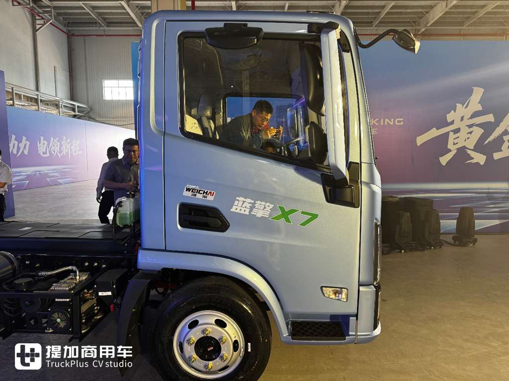 搭载恒星·超级纯电黄金动力平台,潍柴蓝擎高端新品X7电动轻卡实拍 - 第13张 - 提加商用车网 搭载恒星·超级纯电黄金动力平台,潍柴蓝擎高端新品X7电动轻卡实拍 - 第13张