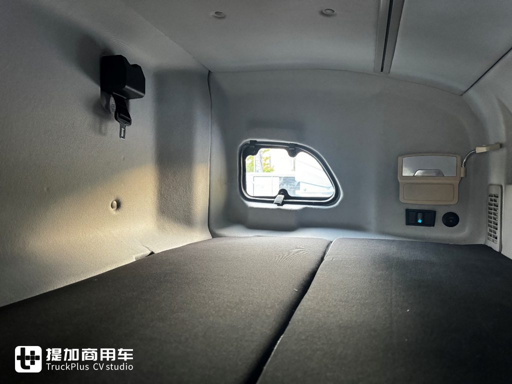 专攻长途运输,原厂高顶双卧驾驶室,宇通T6电动轻卡实拍 - 第14张 - 提加商用车网 专攻长途运输,原厂高顶双卧驾驶室,宇通T6电动轻卡实拍 - 第14张