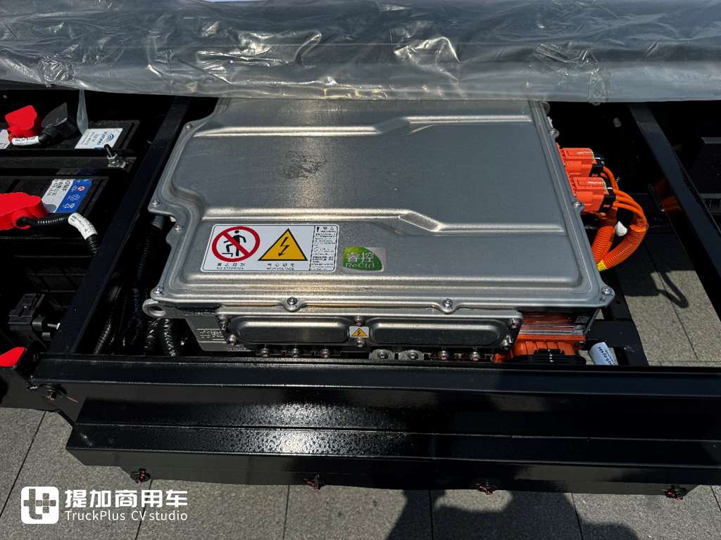 专攻长途运输,原厂高顶双卧驾驶室,宇通T6电动轻卡实拍 - 第16张 - 提加商用车网 专攻长途运输,原厂高顶双卧驾驶室,宇通T6电动轻卡实拍 - 第16张