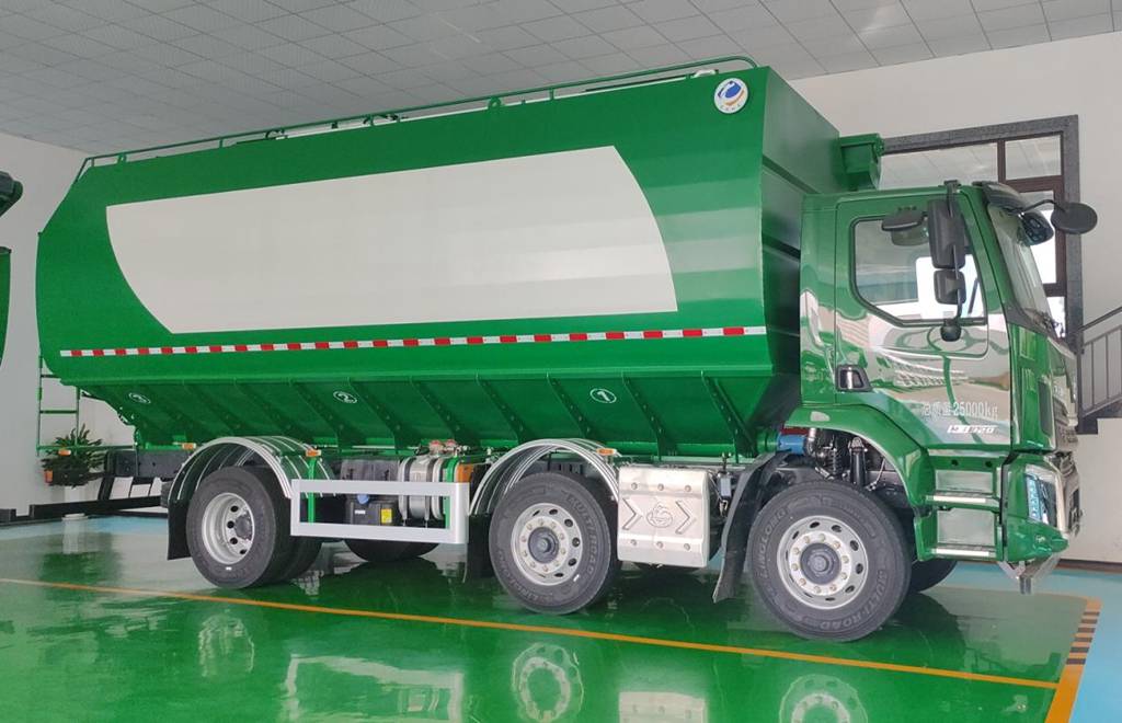 征服山路窄巷!乘龙M3三轴饲料车34m³巨无霸的灵动之躯 - 第4张 - 提加商用车网 征服山路窄巷!乘龙M3三轴饲料车34m³巨无霸的灵动之躯 - 第4张