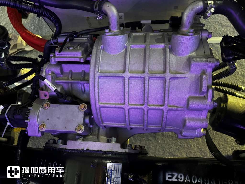 搭载恒星·超级纯电黄金动力平台,潍柴蓝擎高端新品X7电动轻卡实拍 - 第4张 - 提加商用车网 搭载恒星·超级纯电黄金动力平台,潍柴蓝擎高端新品X7电动轻卡实拍 - 第4张