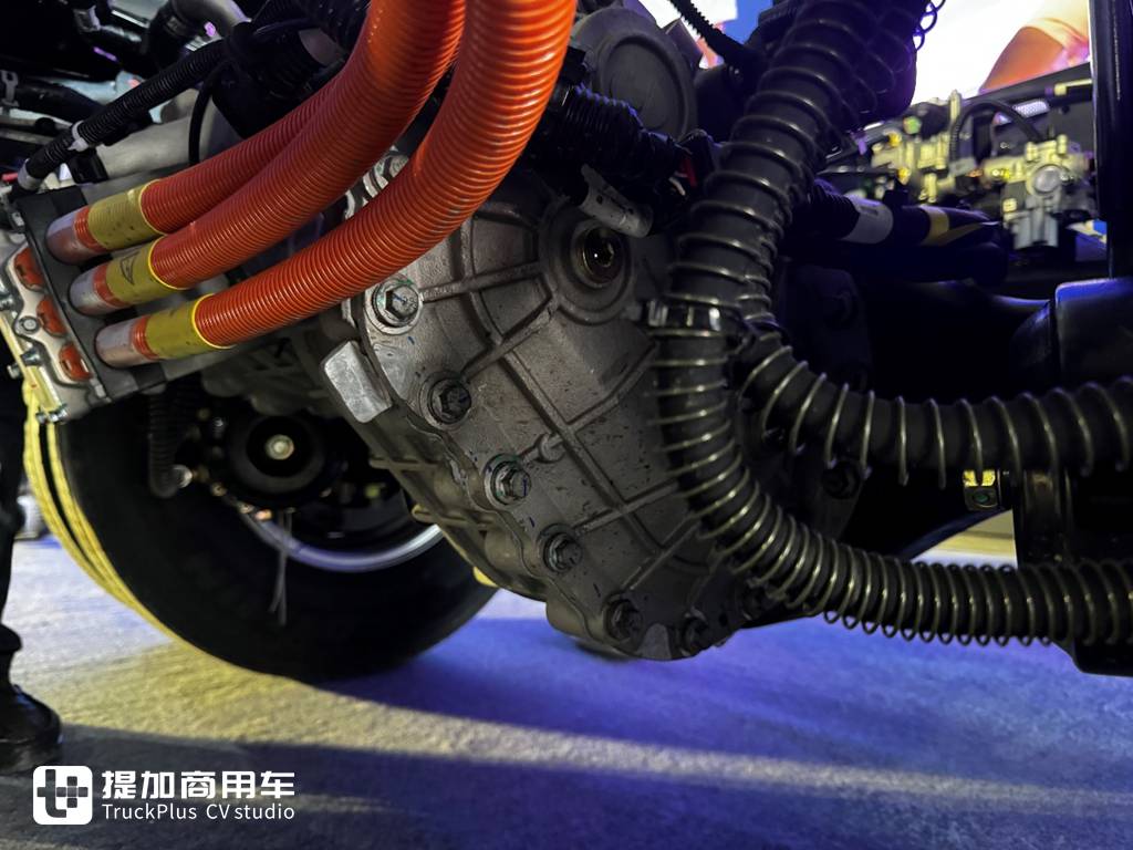 搭载恒星·超级纯电黄金动力平台,潍柴蓝擎高端新品X7电动轻卡实拍 - 第5张 - 提加商用车网 搭载恒星·超级纯电黄金动力平台,潍柴蓝擎高端新品X7电动轻卡实拍 - 第5张