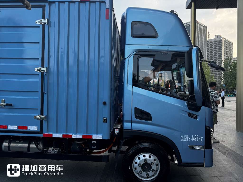 专攻长途运输,原厂高顶双卧驾驶室,宇通T6电动轻卡实拍 - 第5张 - 提加商用车网 专攻长途运输,原厂高顶双卧驾驶室,宇通T6电动轻卡实拍 - 第5张