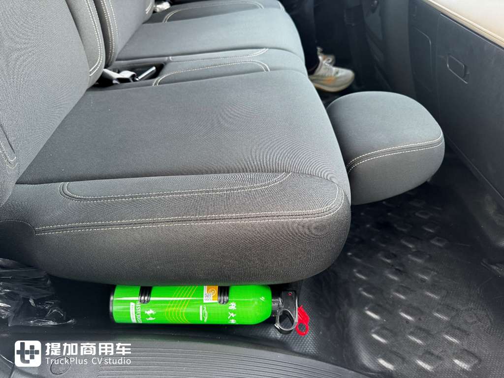 专攻长途运输,原厂高顶双卧驾驶室,宇通T6电动轻卡实拍 - 第8张 - 提加商用车网 专攻长途运输,原厂高顶双卧驾驶室,宇通T6电动轻卡实拍 - 第8张