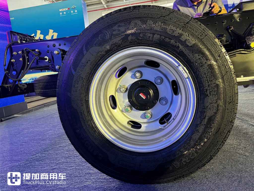 搭载恒星·超级纯电黄金动力平台,潍柴蓝擎高端新品X7电动轻卡实拍 - 第8张 - 提加商用车网 搭载恒星·超级纯电黄金动力平台,潍柴蓝擎高端新品X7电动轻卡实拍 - 第8张