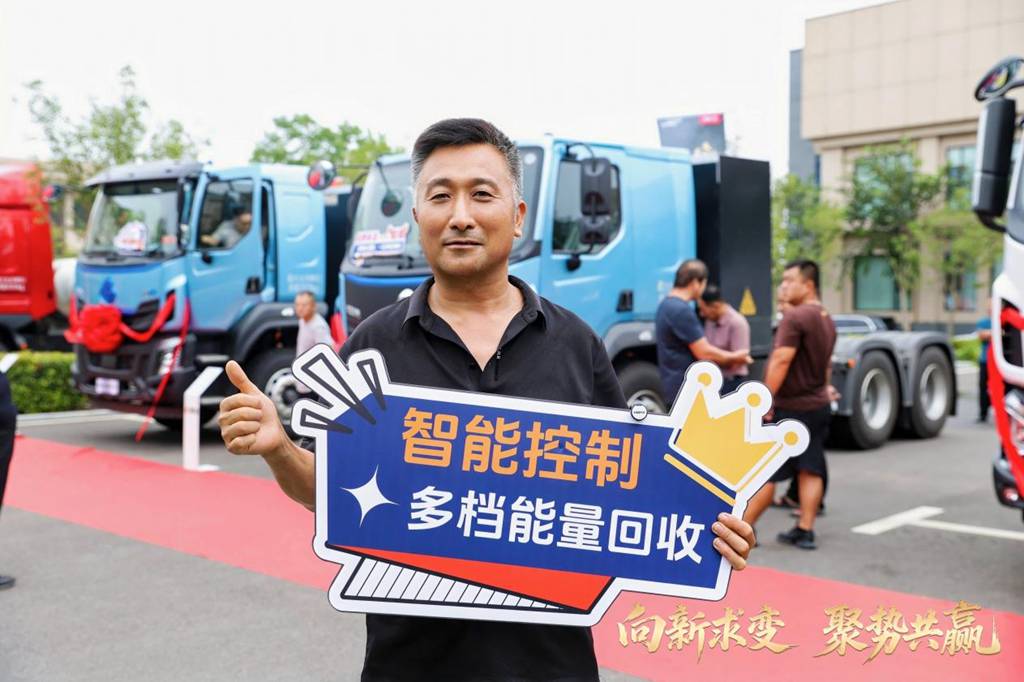 现场订车93台,东风柳汽乘龙之夜燃动山西运城 - 第8张 - 提加商用车网 现场订车93台,东风柳汽乘龙之夜燃动山西运城 - 第8张