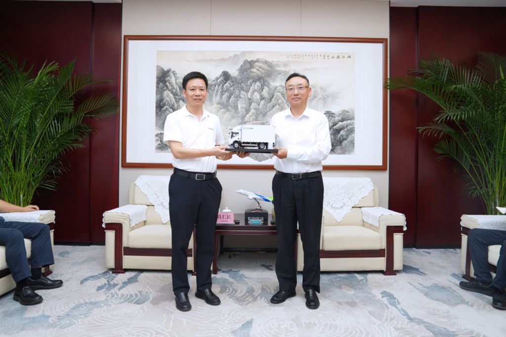 东风股份与湖北机场集团开展合作交流 - 第2张 - 提加商用车网 东风股份与湖北机场集团开展合作交流 - 第2张