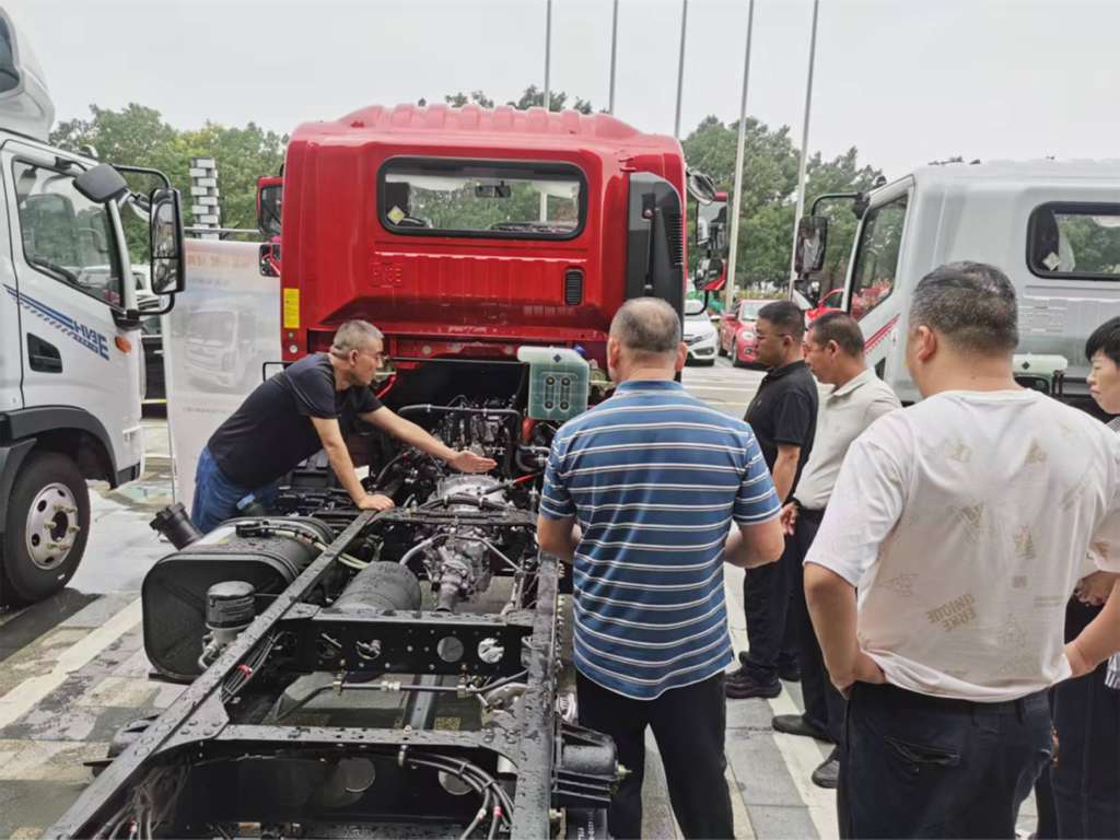 东风华神冷藏车新品璀璨登场,引领冷链运输新篇章! - 第3张 - 提加商用车网 东风华神冷藏车新品璀璨登场,引领冷链运输新篇章! - 第3张