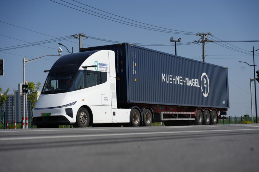 沪津干线1,000+km仅补能一次!苇渡Windrose纯电重卡助力德迅Kuehne+Nagel实现零排放运输 - 第1张 - 提加商用车网 沪津干线1,000+km仅补能一次!苇渡Windrose纯电重卡助力德迅Kuehne+Nagel实现零排放运输 - 第1张